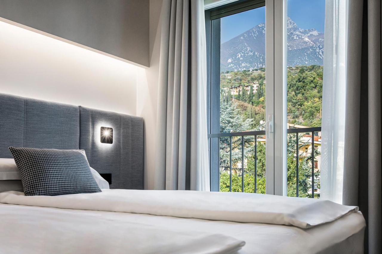 Reflection Boutique Hotels Тосколано-Мадерно Экстерьер фото