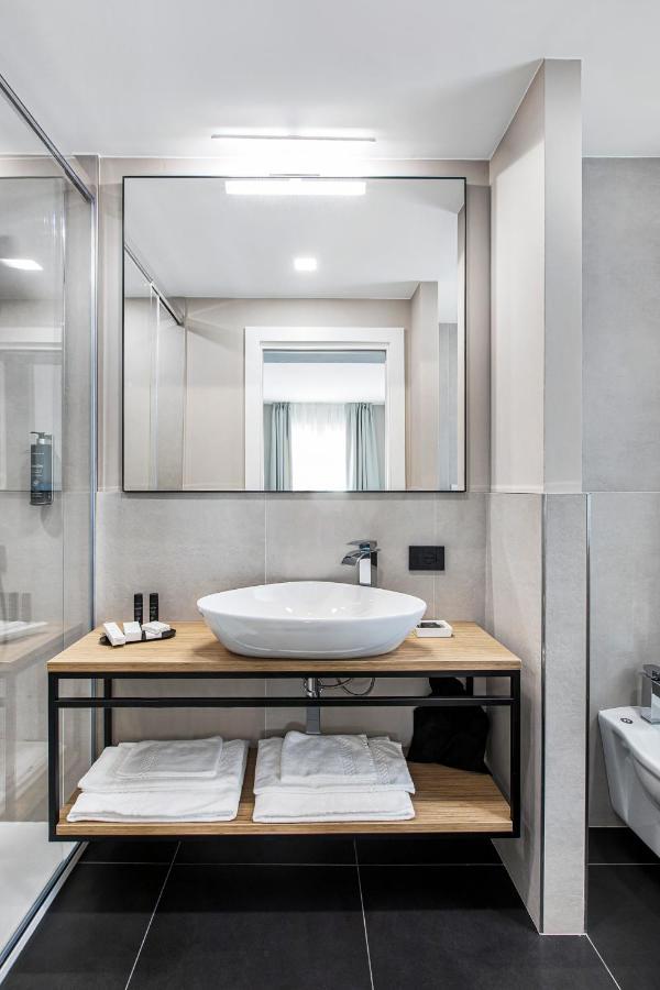 Reflection Boutique Hotels Тосколано-Мадерно Экстерьер фото